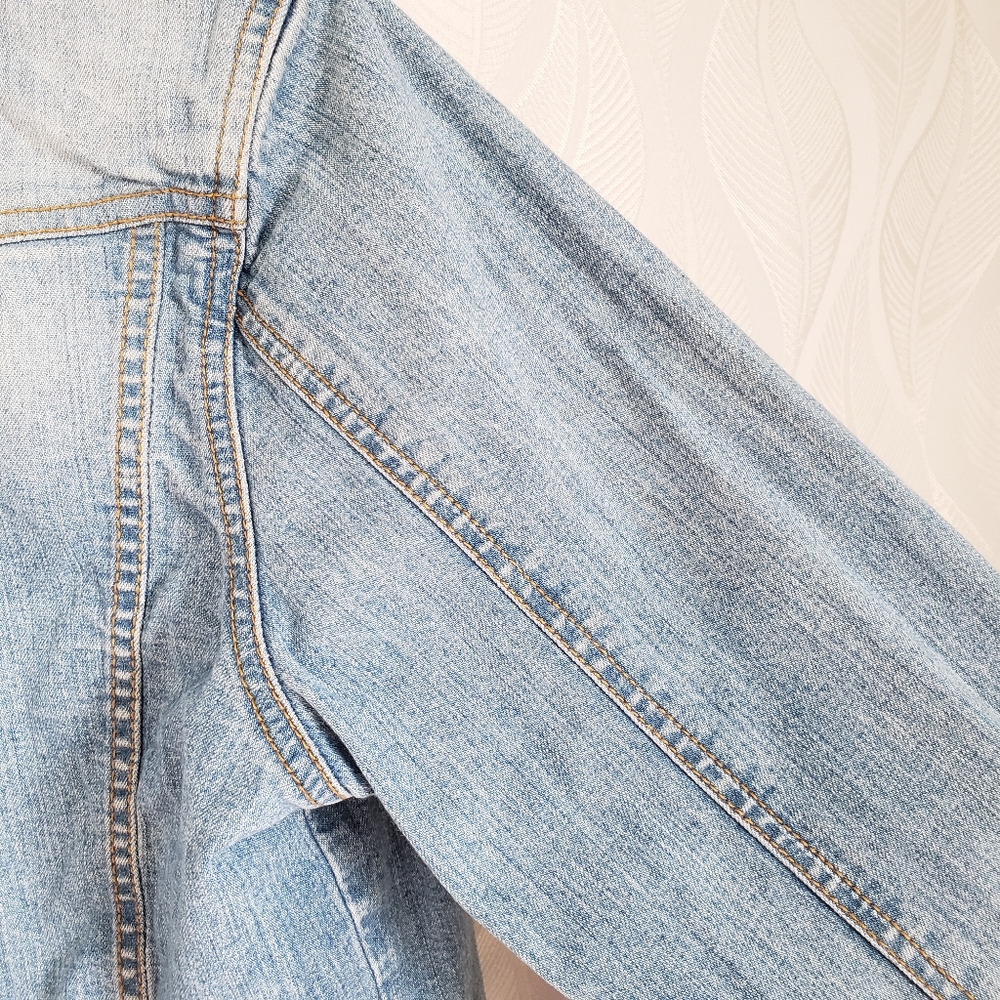 A&F Lightwash Denim Jean Jacket - Picture 7 of 9